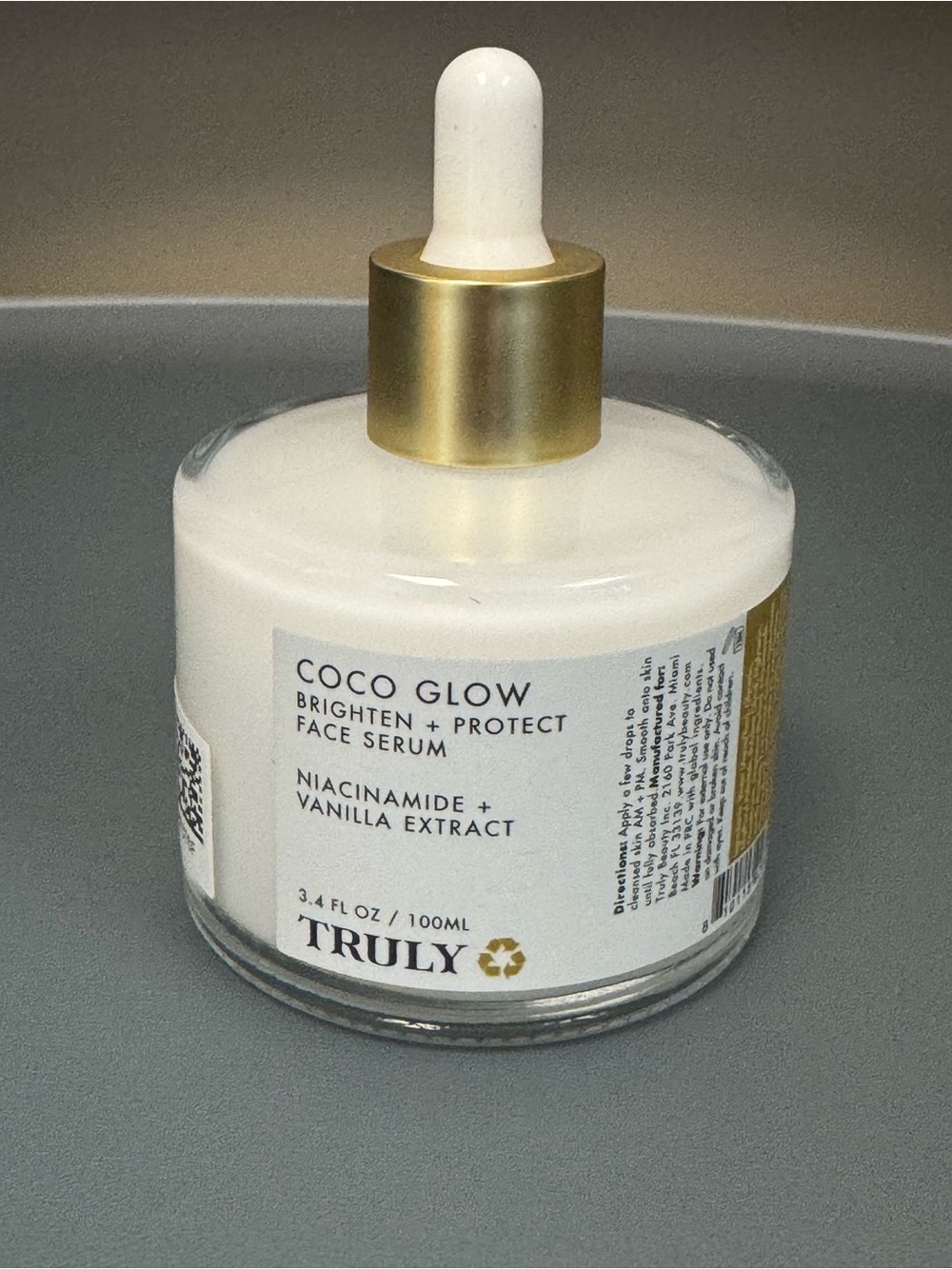 TRULY Coco Glow Brighten + Protect Face Serum - White & Gold